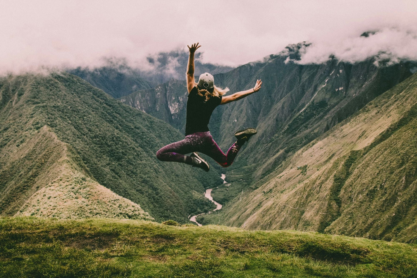 Long-lasting natural scent deodorant helps you stay fresher longer outdoors.