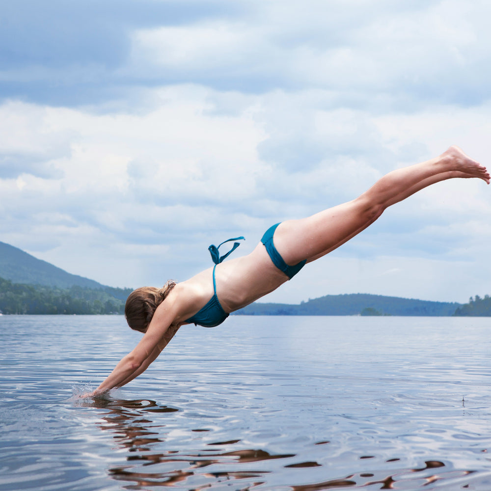 Active women can use sensitive skin deodorant before diving, so they can stretch freely without being restricted by odors or worrying about allergies.